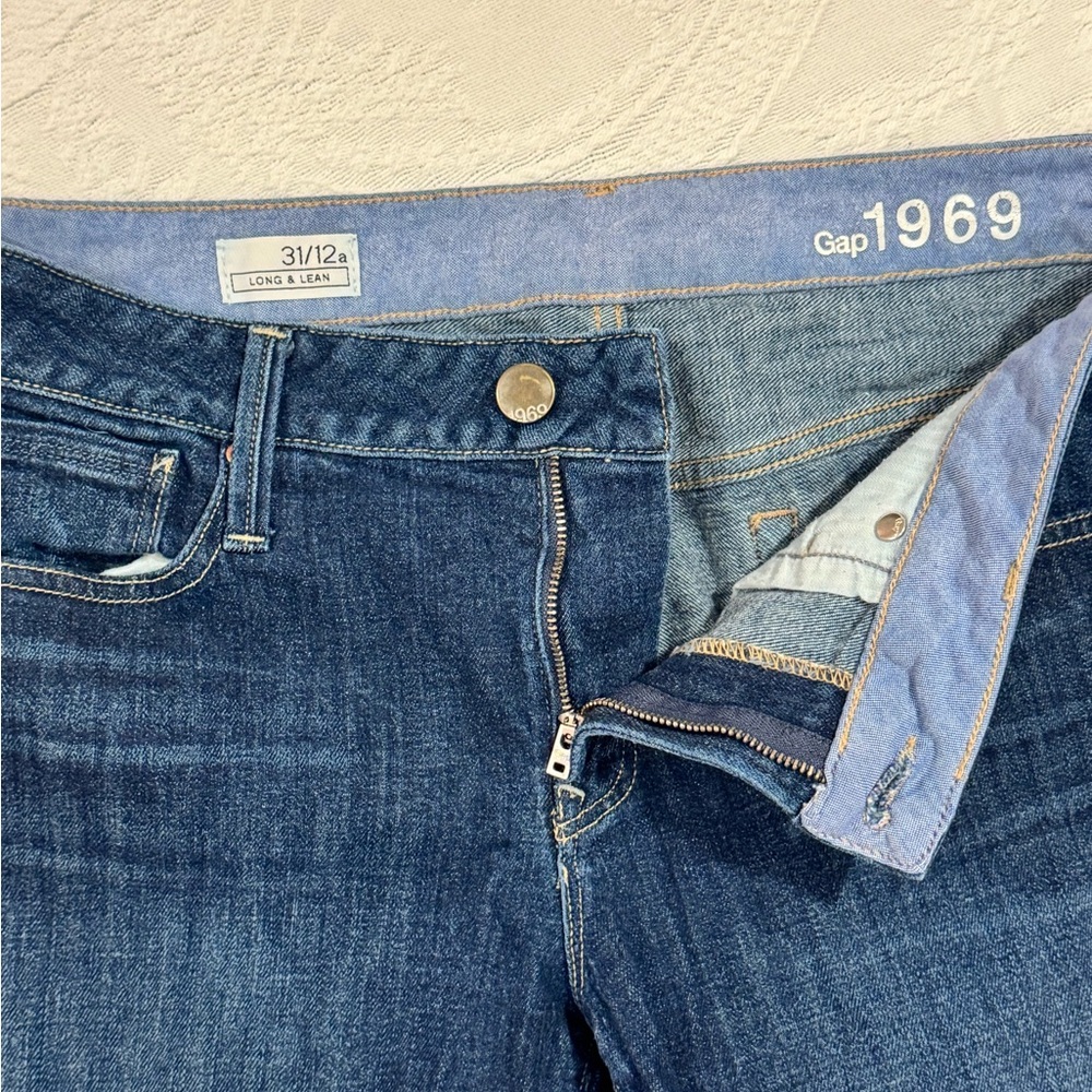 GAP Women's Classic Indigo Straight Leg Jeans B13
